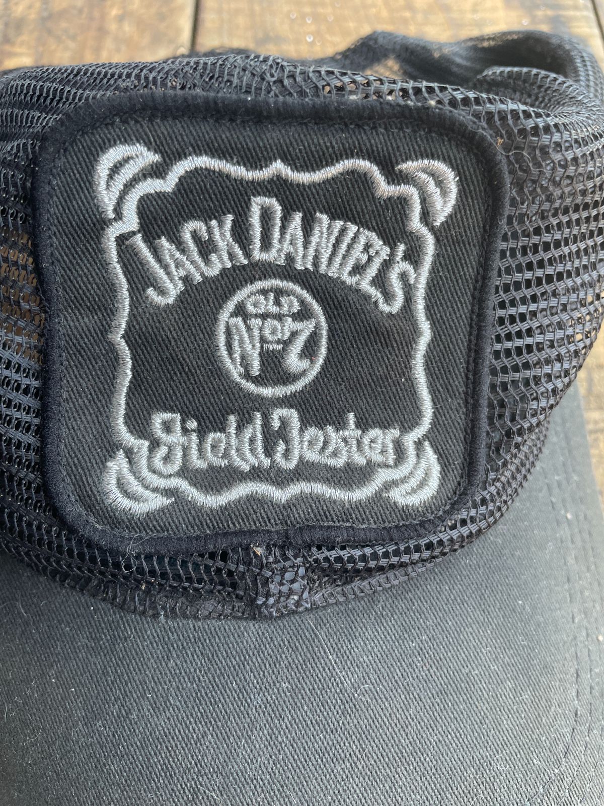 JACK DANIELS WHISKEY MESH TRUCKER HAT in BLACK