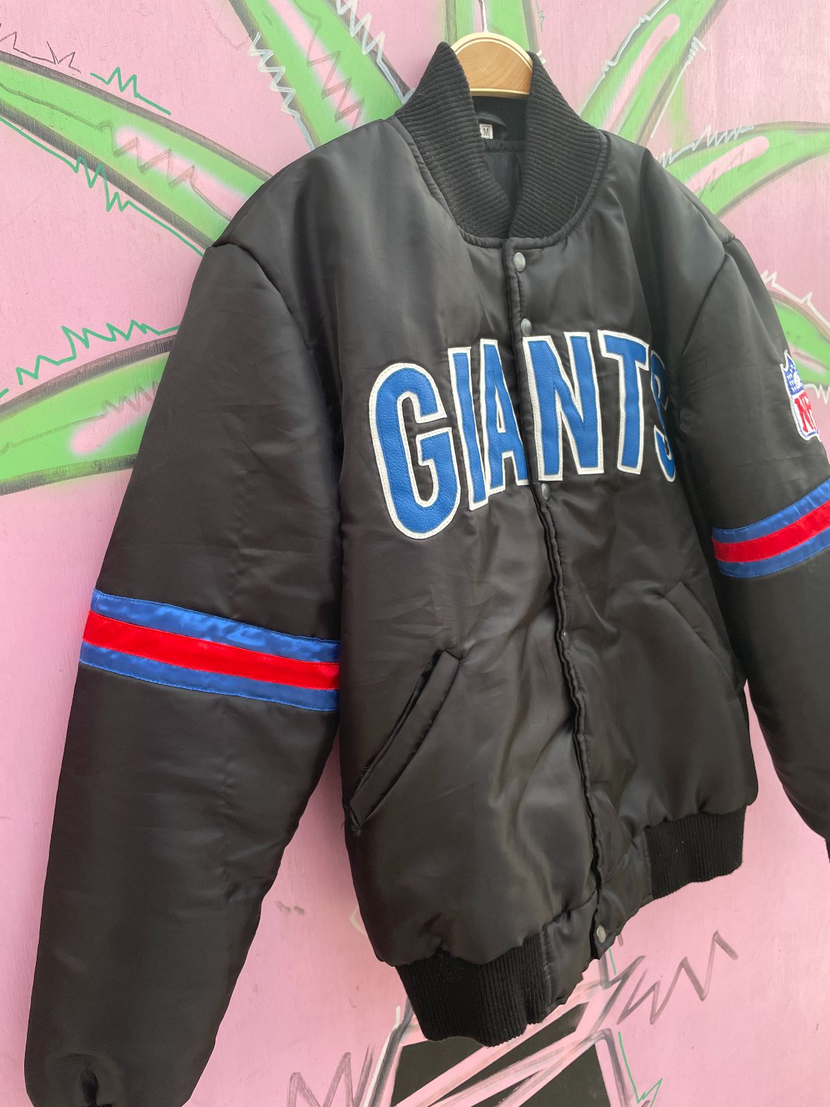 STARTER NFL NEW YORK GIANTS SATIN BUTTON UP JACKET in BLACK