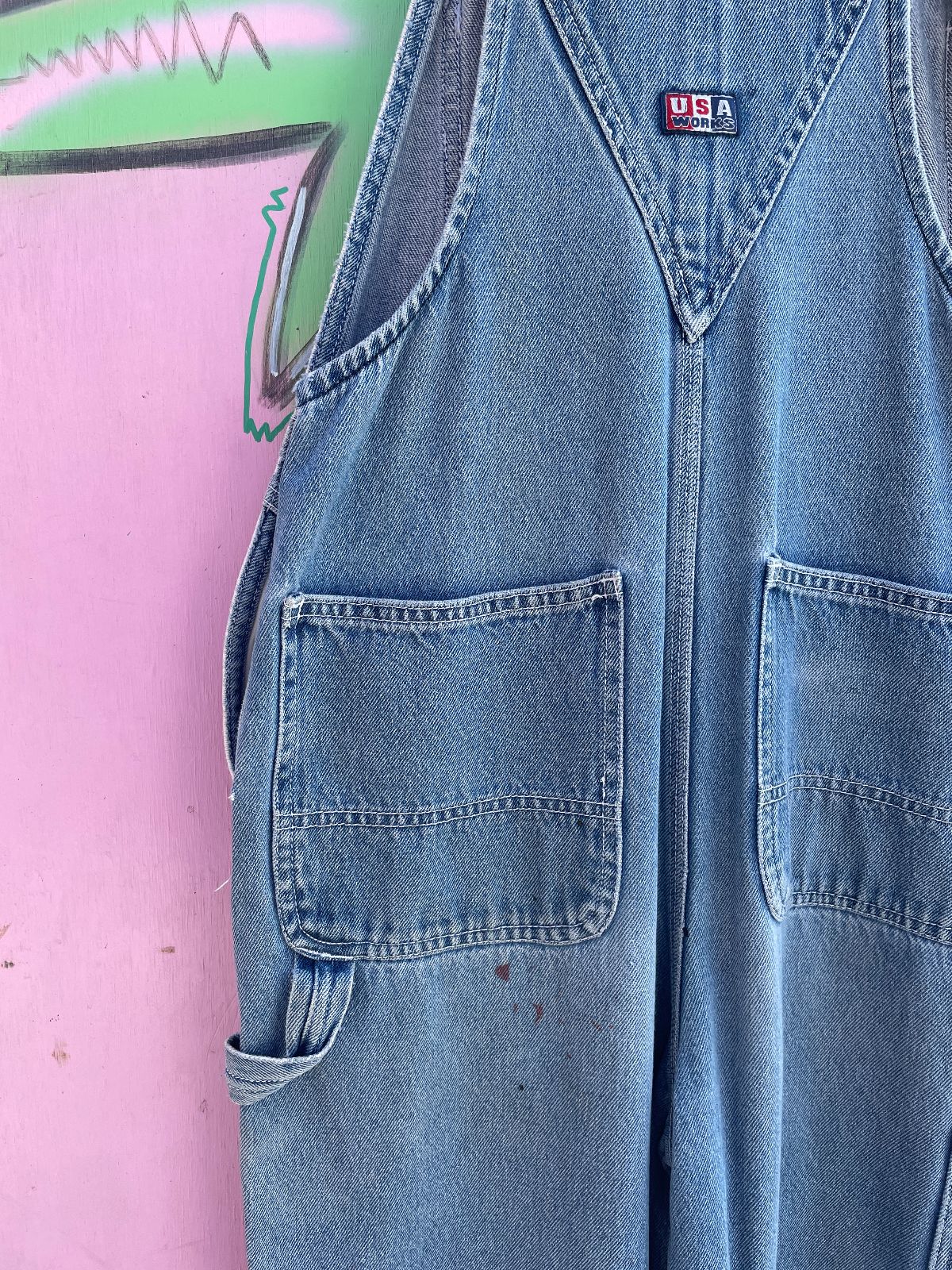 USA WORKS CLASSIC 1990S PAINT STAIN DISTRESSED PERFECTLY FADED BLUE JEAN OVERALLS