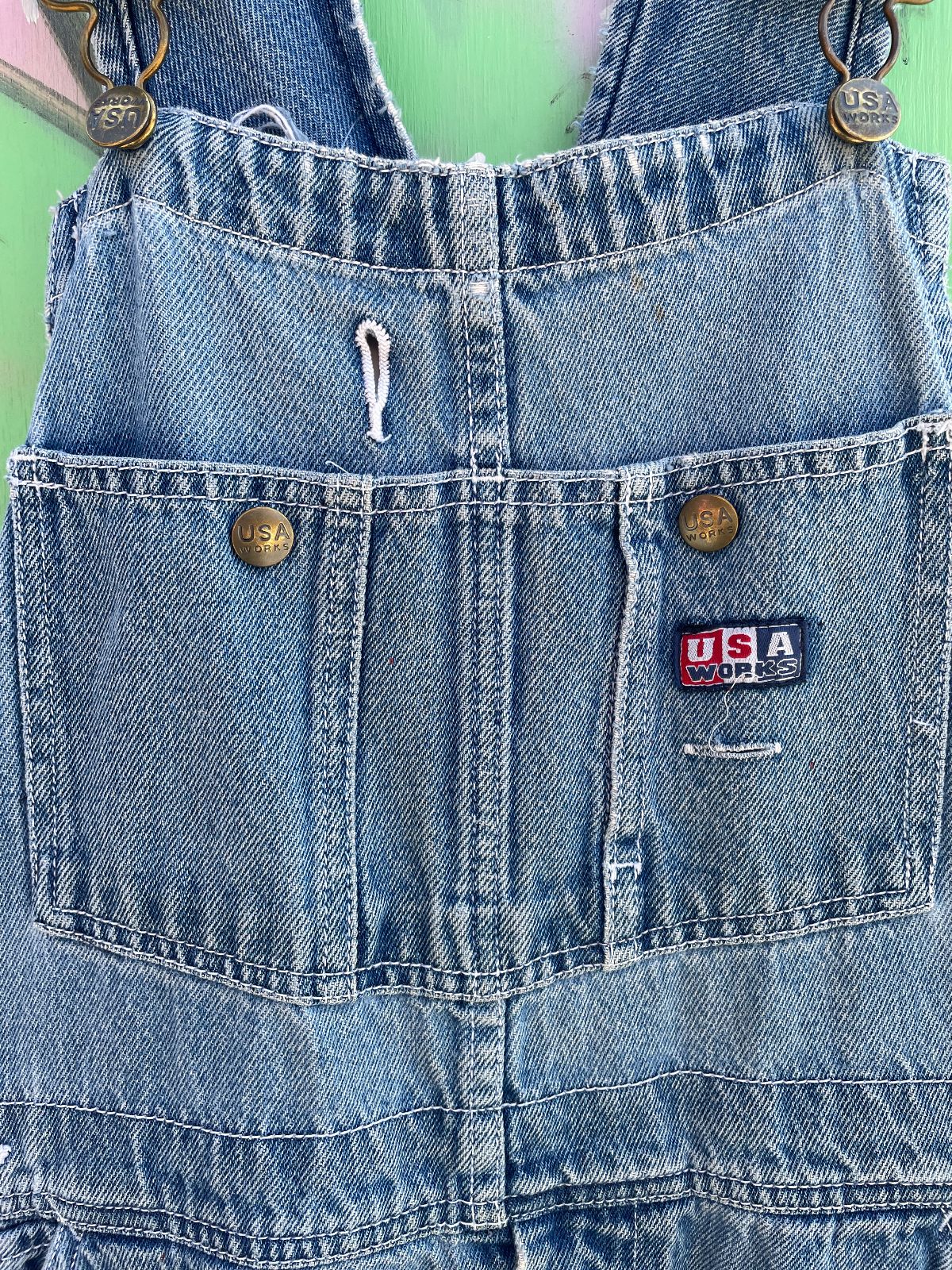 USA WORKS CLASSIC 1990S PAINT STAIN DISTRESSED PERFECTLY FADED BLUE JEAN OVERALLS