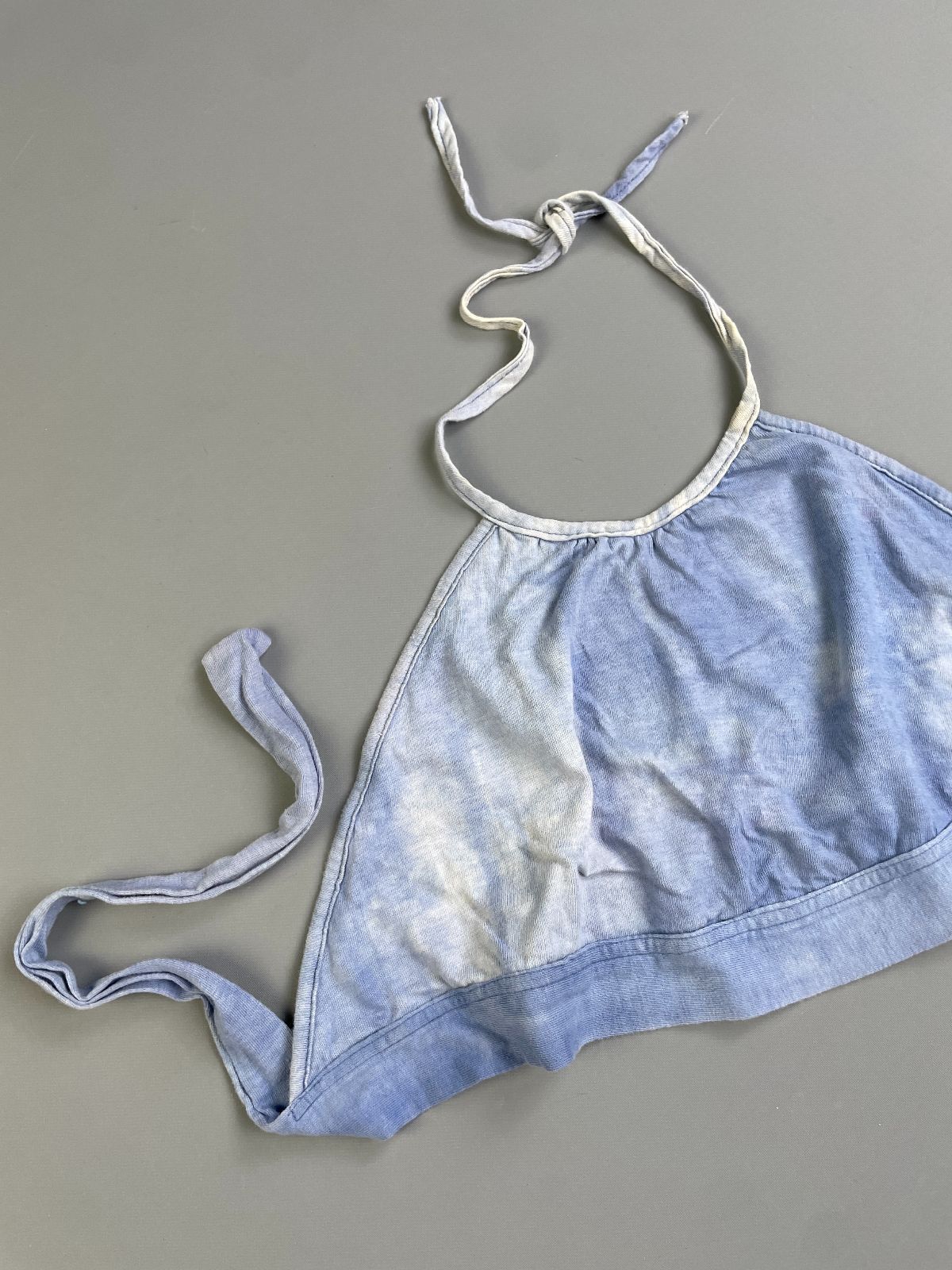 *AS-IS* ADORABLE! RETRO HANDMADE 100% COTTON TIE DYE BLEACHED OUT HALTER TOP in BLUE, WHITE