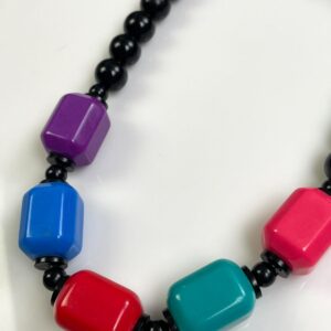 LOVE! 1980S STYLE CHUNKY ACRYLIC BEADED NECKLACE in BLACK, MULTI