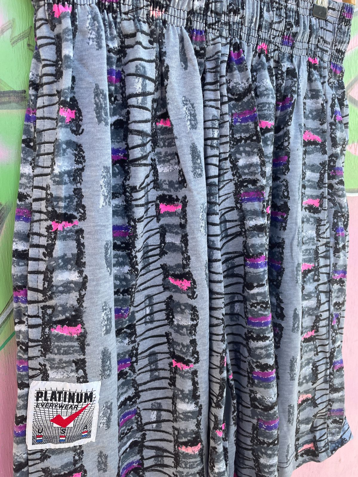 PLATINUM EVERYWEAR U.S.A GRAY MAGENTA LADDER DEADSTOCK NWT 1990S COTTON WORKOUT SHORTS W/ POCKETS in GRAY