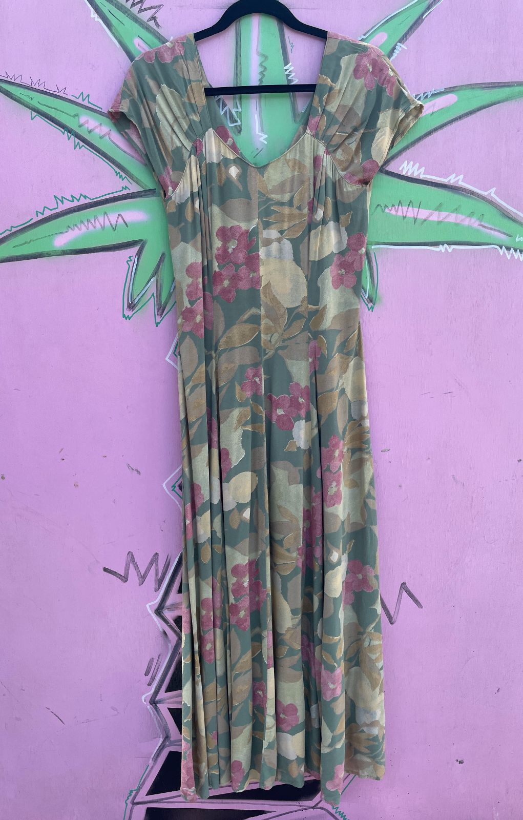 CAROLE LITTLE CUTE! *AS-IS* 1990S PAINTED FLORAL PATTERN RUCHED SHORT SLEEVE MAXI DRESS PEEPHOLE BACK in GREEN, PINK, BROWN