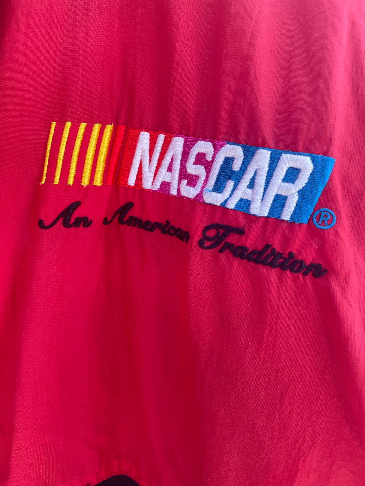 CHASE AUTHENTICS NASCAR RACING EMBROIDERED COLORBLOCK PUFFY JACKET W/ CHECKERED SLEEVES in RED, BLACK