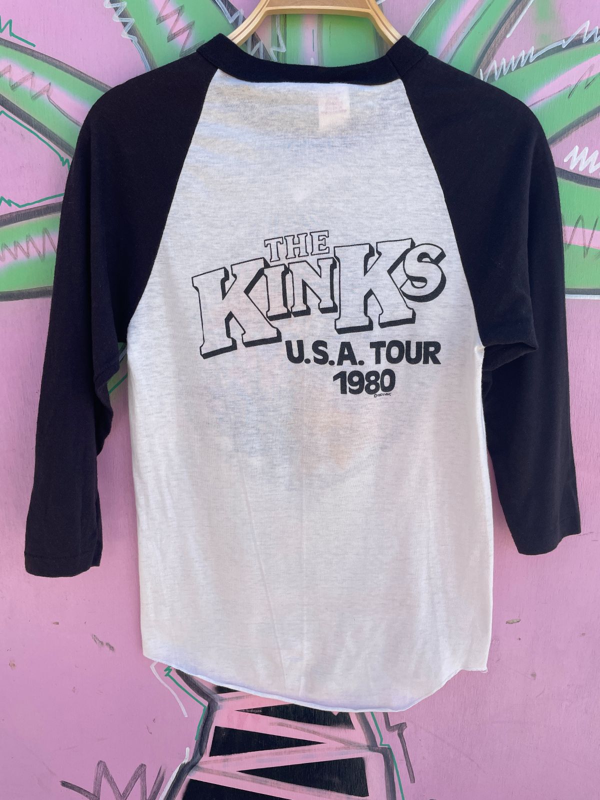 Anvil *AS-IS* THE KINKS - 1980S ONE FOR THE ROAD TOUR RAGLAN T-SHIRT in WHITE, BLACK
