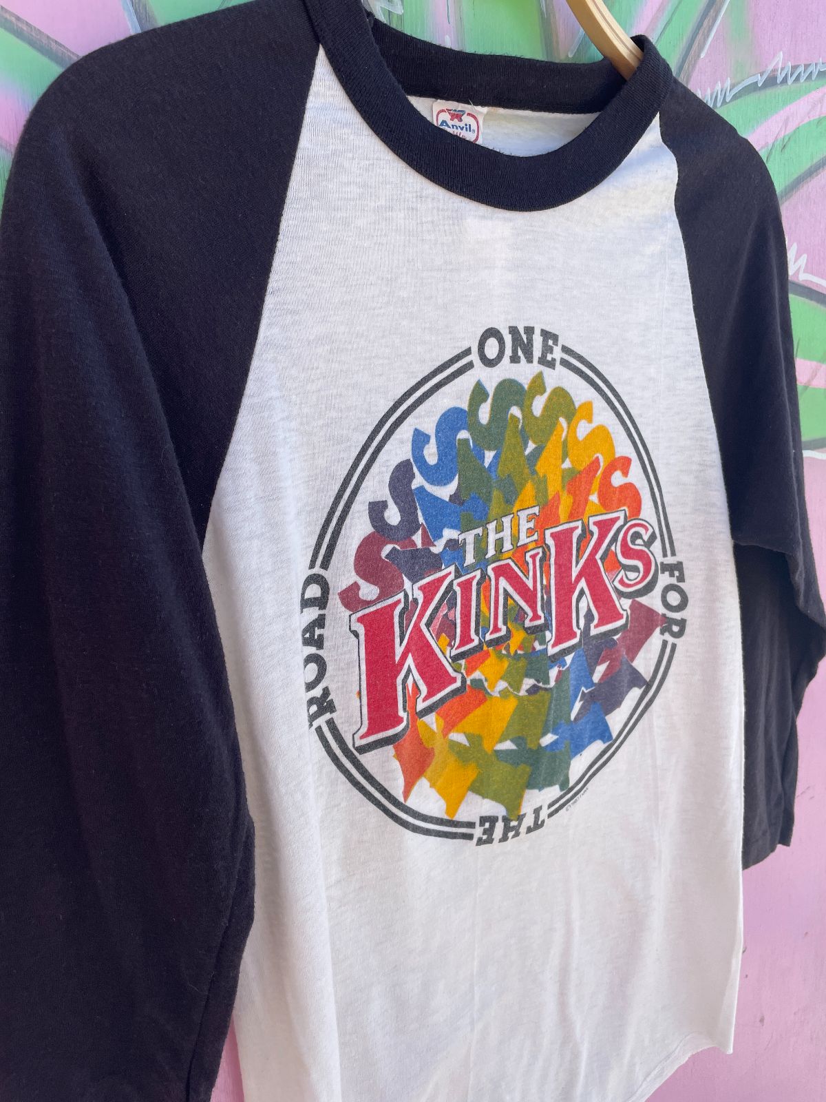 Anvil *AS-IS* THE KINKS - 1980S ONE FOR THE ROAD TOUR RAGLAN T-SHIRT in WHITE, BLACK