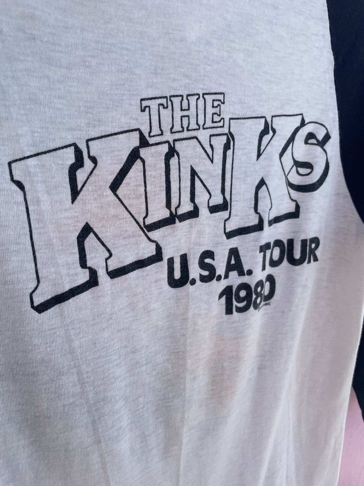 Anvil *AS-IS* THE KINKS - 1980S ONE FOR THE ROAD TOUR RAGLAN T-SHIRT in WHITE, BLACK