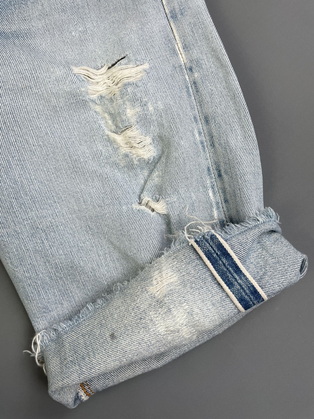 LEVIS RAD! TOTALLY TRASHED VTG LEVIS 501 CUT OFF DENIM SHORTS JORTS - LONG CUT - SELVEDGE in BLUE