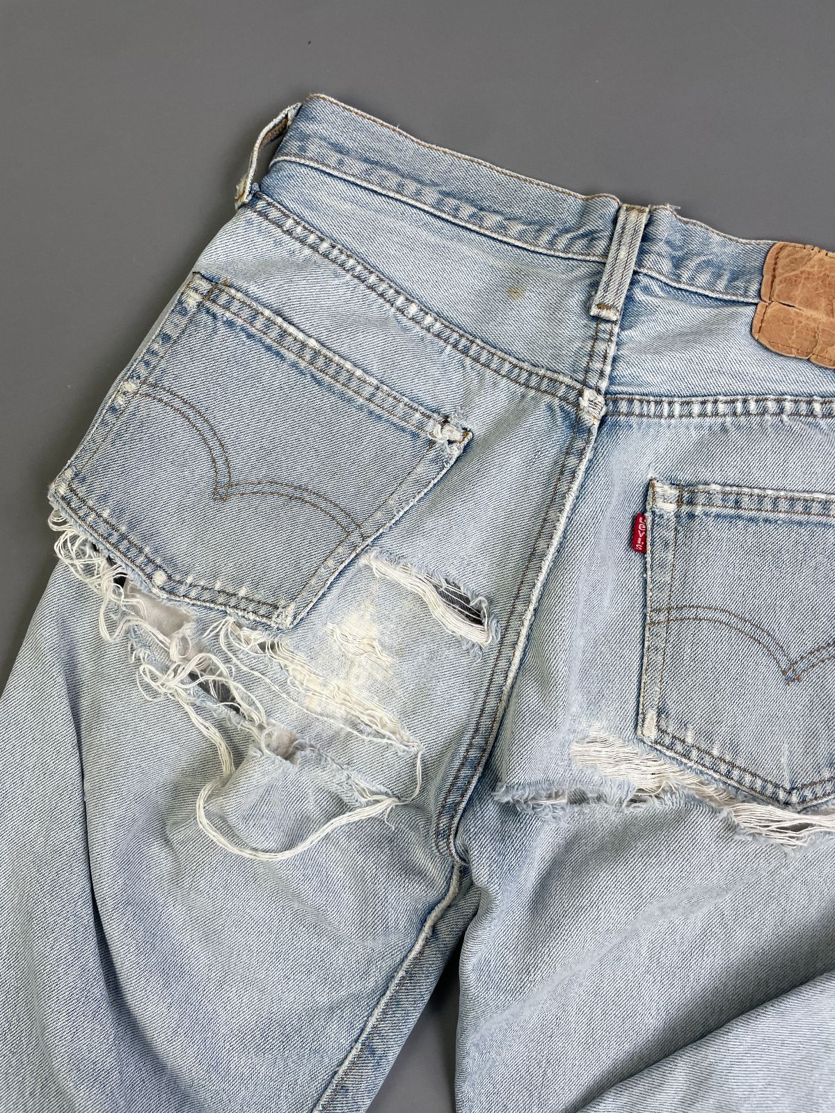 LEVIS RAD! TOTALLY TRASHED VTG LEVIS 501 CUT OFF DENIM SHORTS JORTS - LONG CUT - SELVEDGE in BLUE