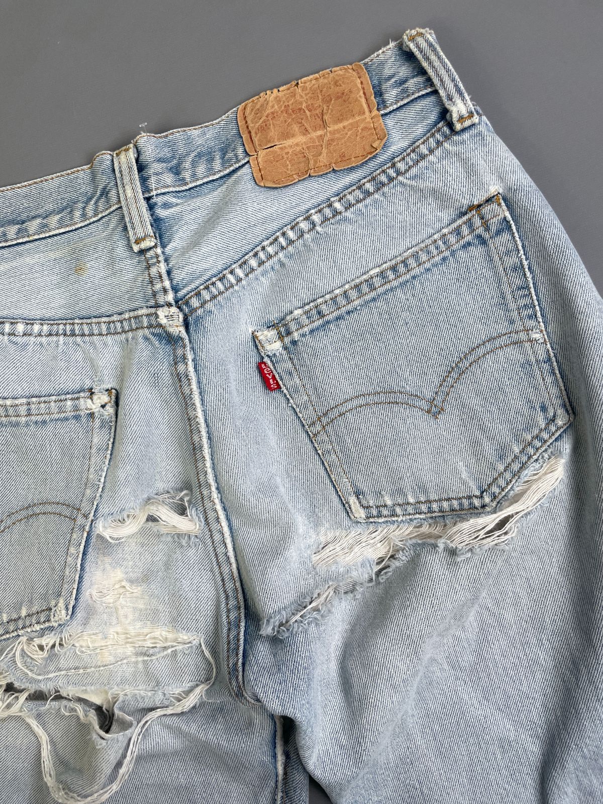 LEVIS RAD! TOTALLY TRASHED VTG LEVIS 501 CUT OFF DENIM SHORTS JORTS - LONG CUT - SELVEDGE in BLUE