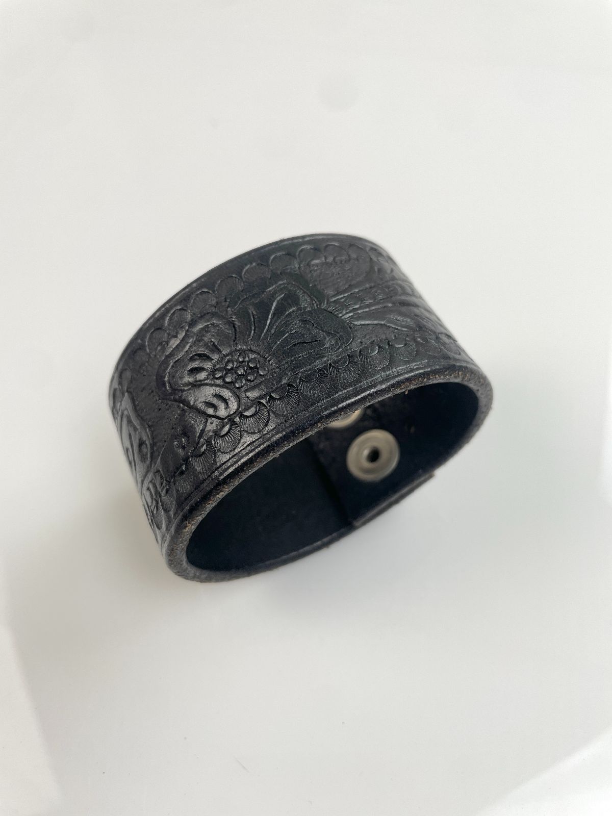 TOOLED LEATHER CUFF BRACELET, DOUBLE SNAP BUTTON CLOSURE in BLACK