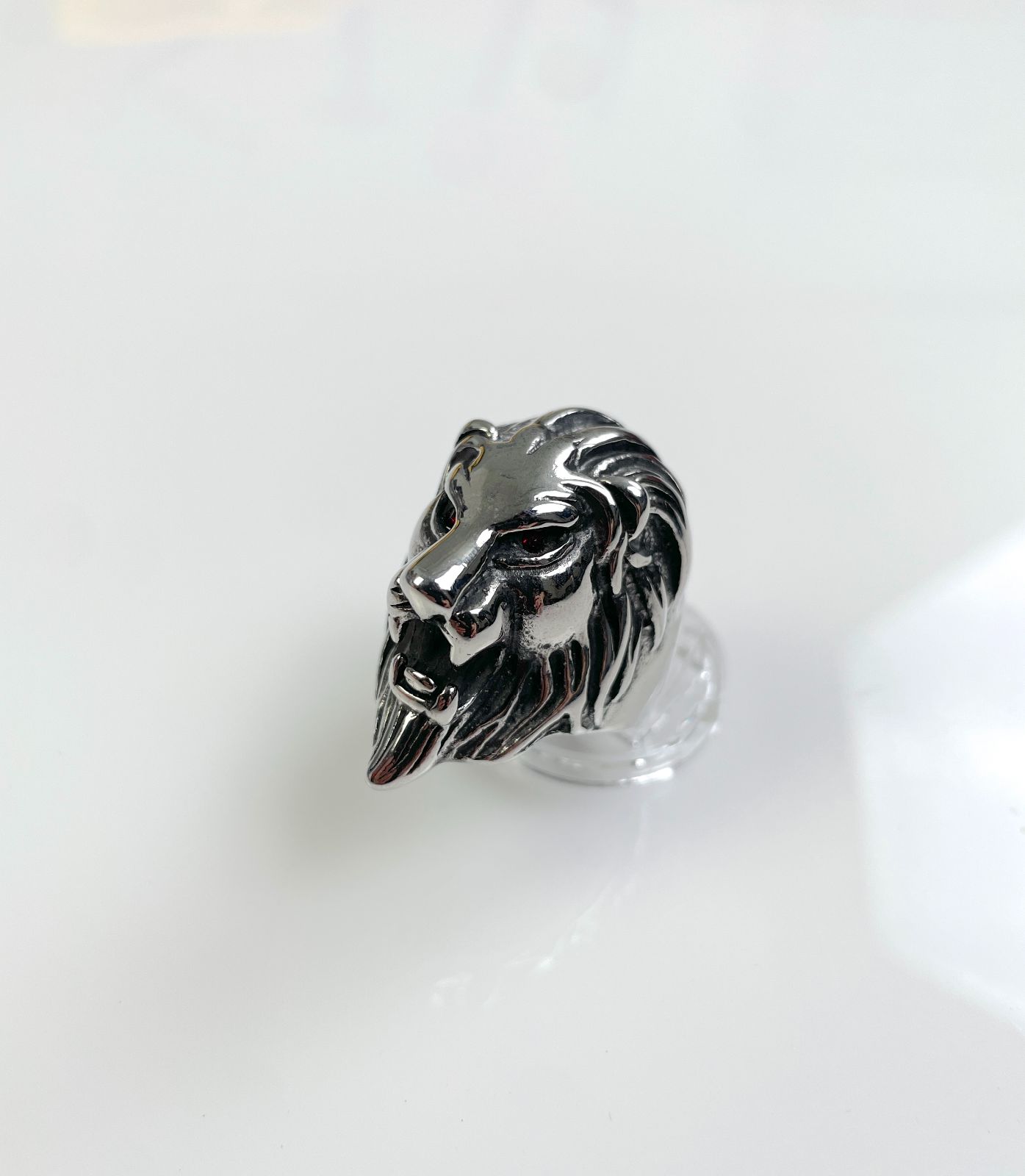 LIONS HEAD RING HIGH POLISHED BLACKENED STAINLESS STEEL, JEWEL EYES in SILVER, RED
