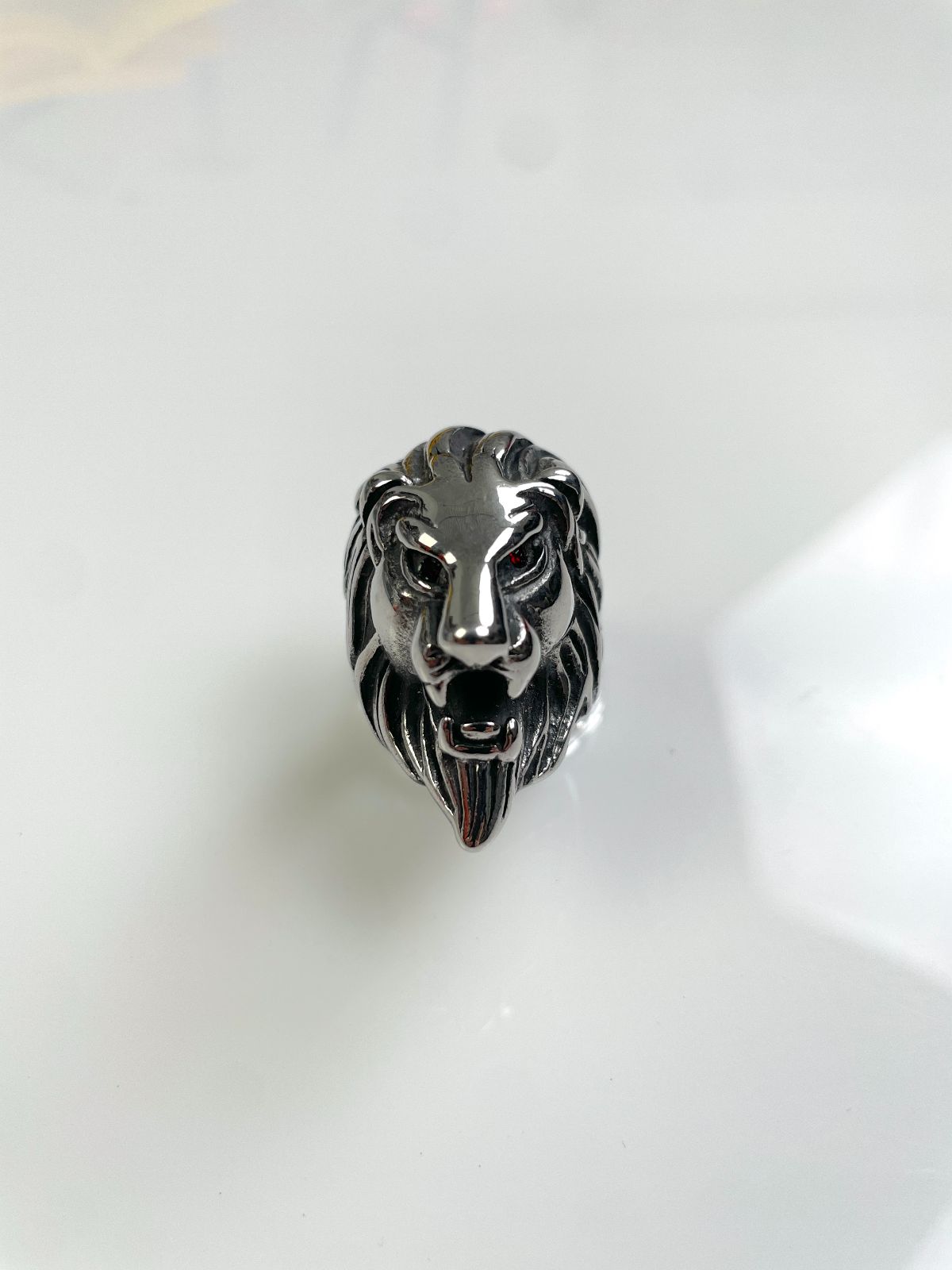 LIONS HEAD RING HIGH POLISHED BLACKENED STAINLESS STEEL, JEWEL EYES in SILVER, RED