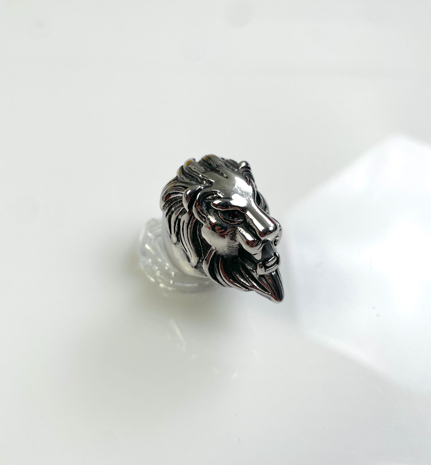 LIONS HEAD RING HIGH POLISHED BLACKENED STAINLESS STEEL, JEWEL EYES in SILVER, RED