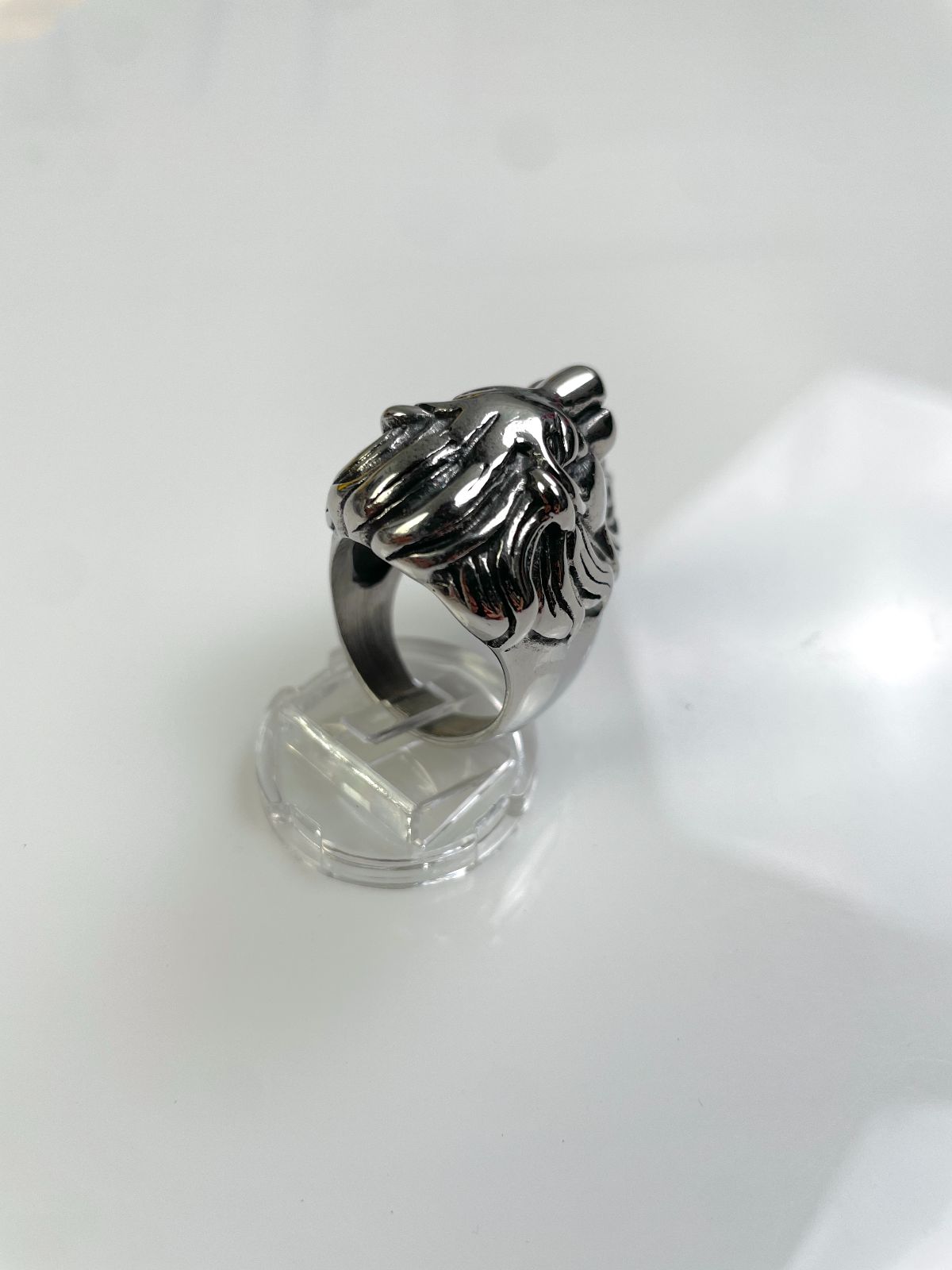 LIONS HEAD RING HIGH POLISHED BLACKENED STAINLESS STEEL, JEWEL EYES in SILVER, RED