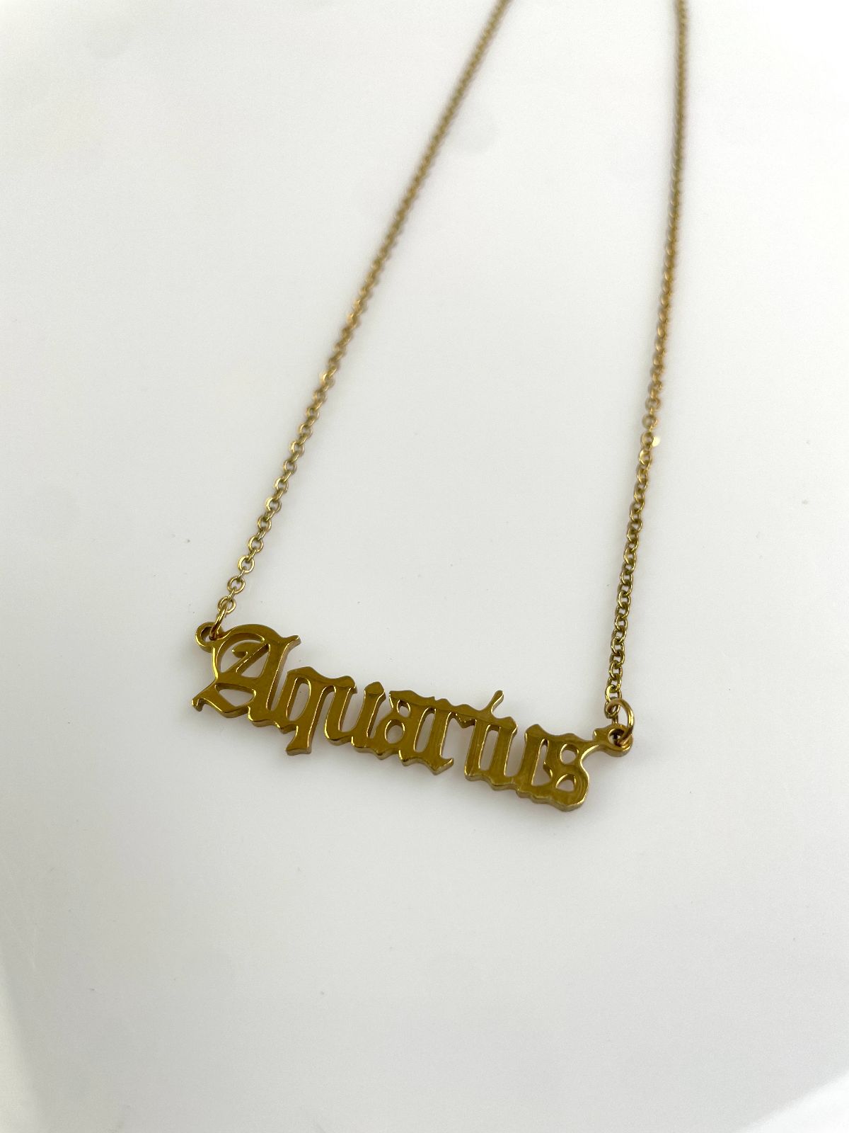 AQUARIUS OLD ENGLISH LETTERING PLAQUE NECKLACE in GOLD