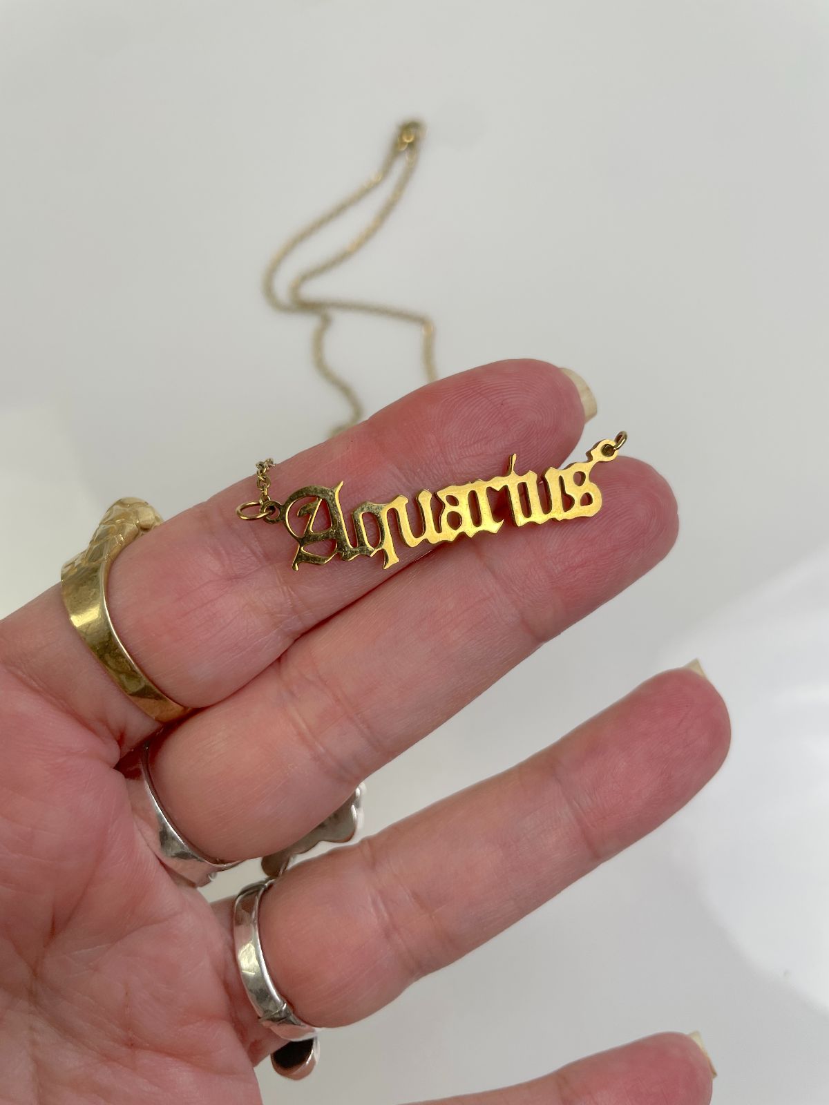 AQUARIUS OLD ENGLISH LETTERING PLAQUE NECKLACE in GOLD