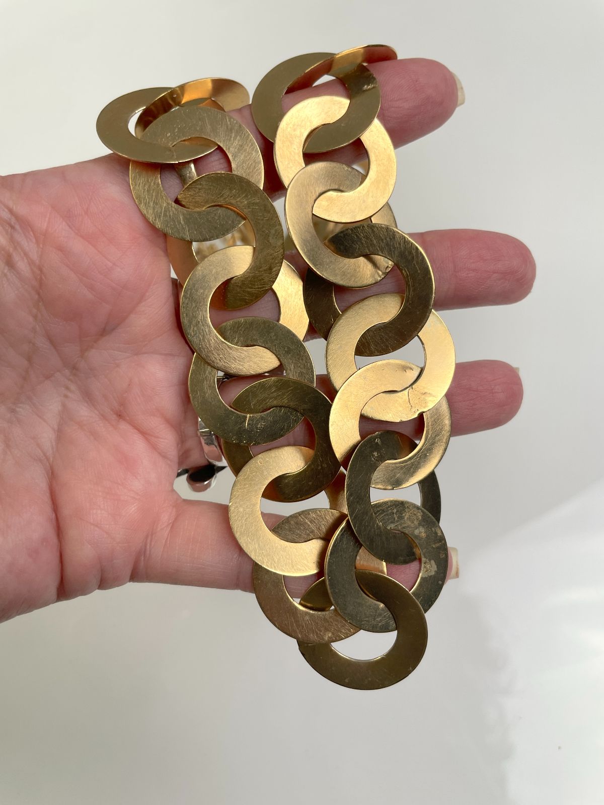 FUNKY! MULTI INTERLOCKING CIRCLE BRUSHED GOLD NECKLACE in GOLD