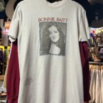 *AS-IS* RARE 1978 PERFECTLY DISTRESSED BONNIE RAITT B&W PORTRAIT SINGLE STITCHED TSHIRT – NON-NUCLEAR FUTURE