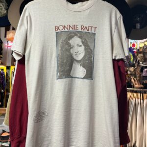 HANES *AS-IS* RARE 1978 PERFECTLY DISTRESSED BONNIE RAITT B&W PORTRAIT SINGLE STITCHED TSHIRT - NON-NUCLEAR FUTURE in OFF WHITE