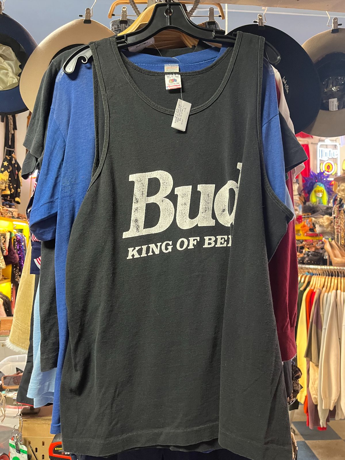FRUIT OF THE LOOM RAD! 1990S BUD KING OF BEERS CRACKLED GRAPHIC OVERSIZED MUSCLE TANK TOP in BLACK, WHITE