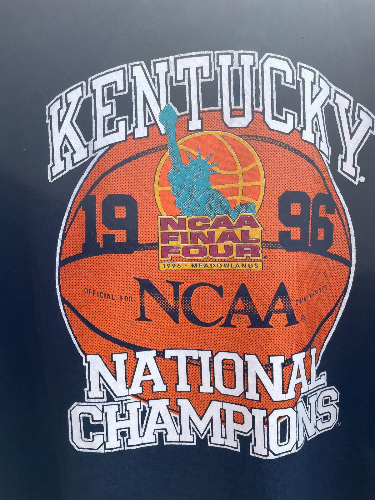 1996 KENTUCKY NCAA NATIONAL CHAMPIONS T-SHIRT BASKETBALL in BLUE