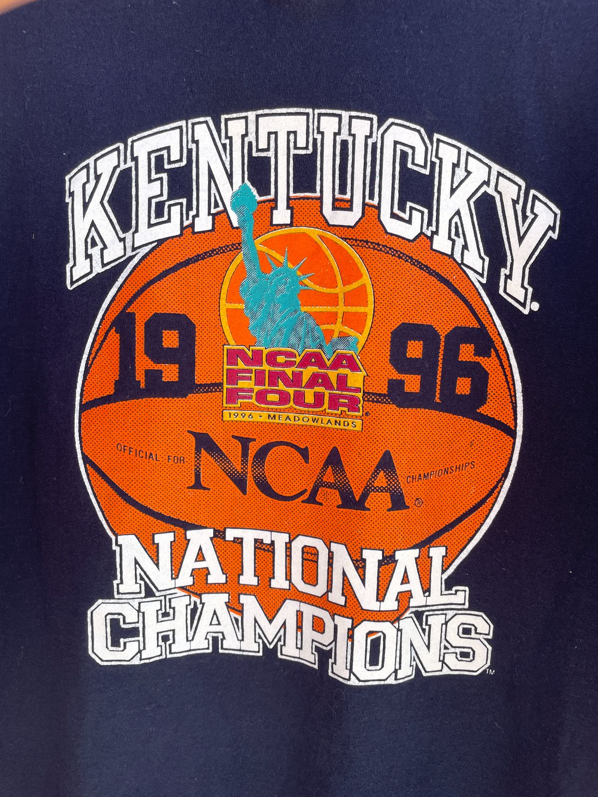 1996 KENTUCKY NCAA NATIONAL CHAMPIONS T-SHIRT BASKETBALL in BLUE