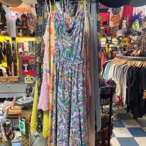 1970S COLORFUL ABSTRACT PRINT COWL NECK SLINKY STRAPPY DRESS, OPEN TIE BACK in PURPLE, GREEN, ORANGE