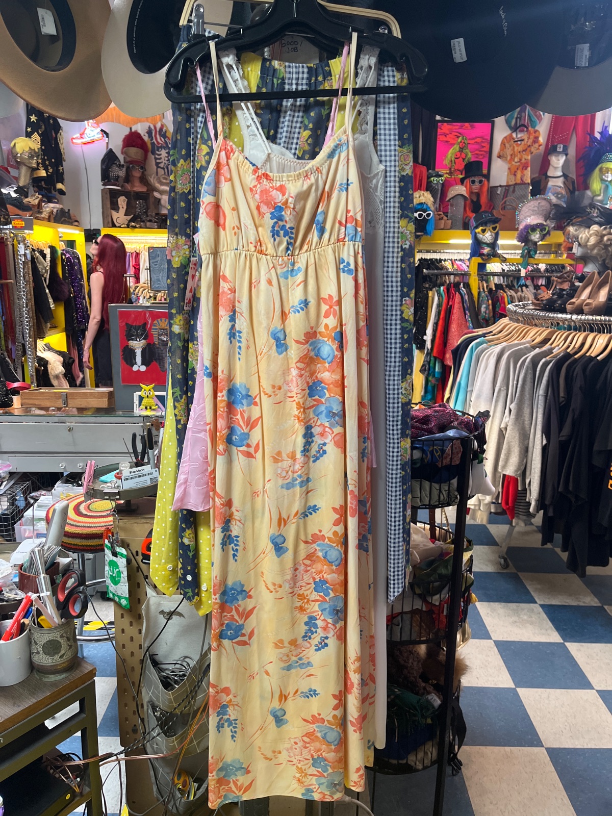 PRETTY! 1970S FLORAL PRINT SLEEVELESS MAXI DRESS WITH FRONT TIE DETAIL in YELLOW, BLUE, ORANGE