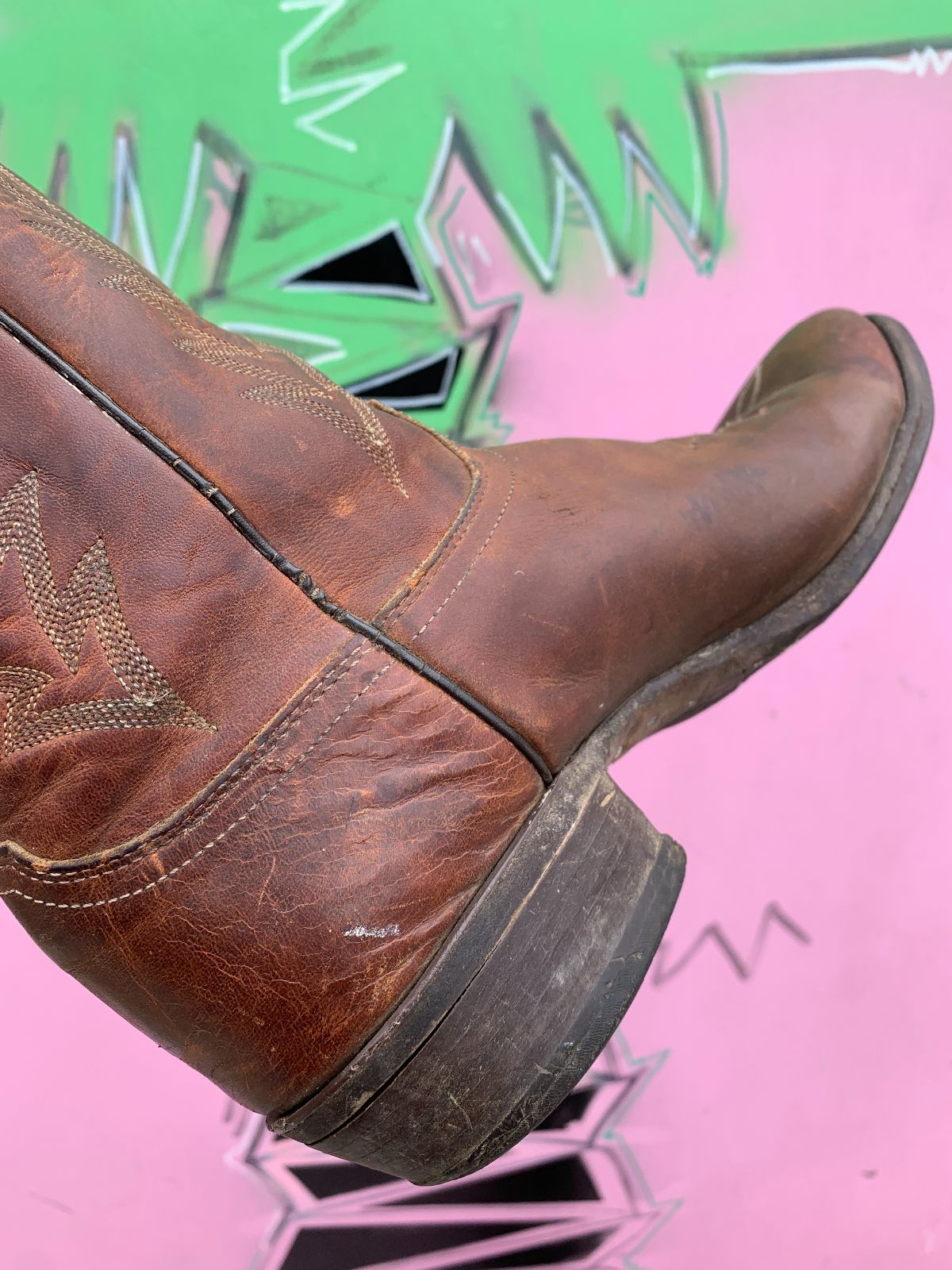 JUSTIN *AS-IS* NICE! DISTRESSED LEATHER COWBOY BOOTS STITCHED DESIGN in BROWN