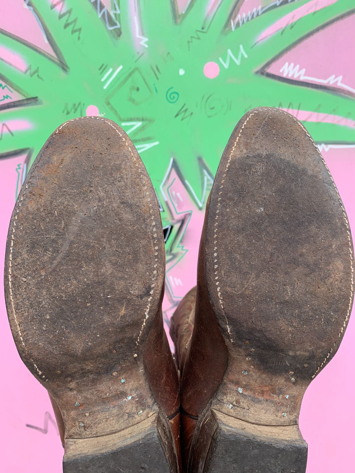 JUSTIN *AS-IS* NICE! DISTRESSED LEATHER COWBOY BOOTS STITCHED DESIGN in BROWN