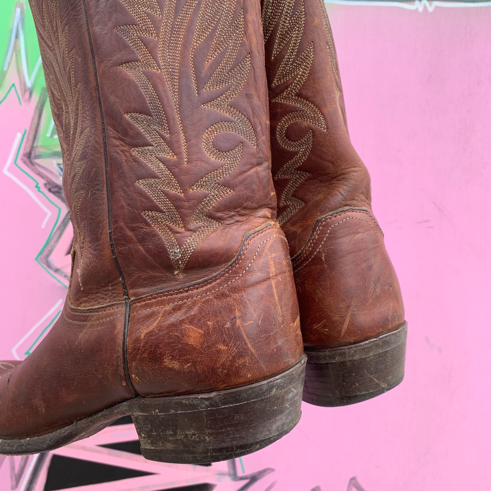 JUSTIN *AS-IS* NICE! DISTRESSED LEATHER COWBOY BOOTS STITCHED DESIGN in BROWN