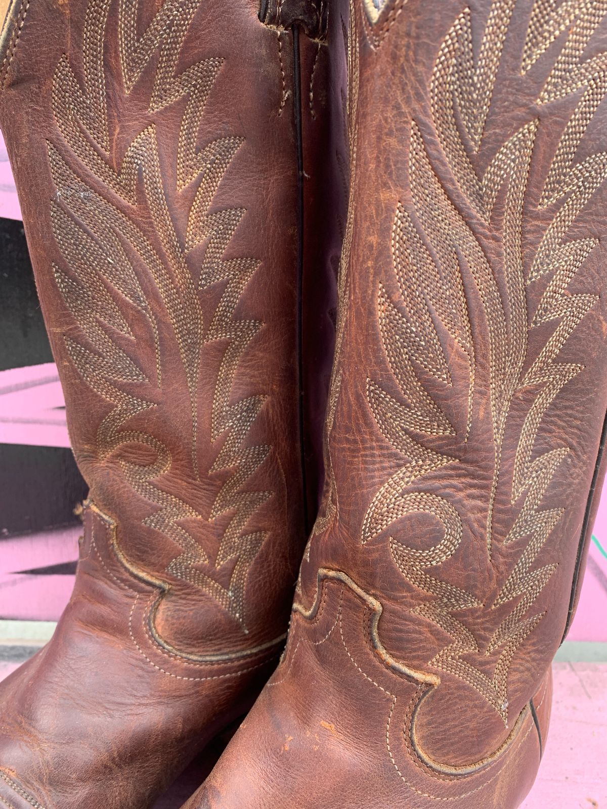 JUSTIN *AS-IS* NICE! DISTRESSED LEATHER COWBOY BOOTS STITCHED DESIGN in BROWN