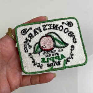CLASSIC! 1980S BOONES FARM EMBROIDERED SEW-ON PATCH in GREEN, WHITE
