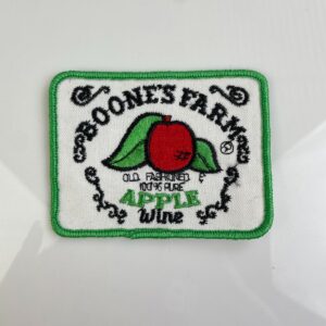 CLASSIC! 1980S BOONES FARM EMBROIDERED SEW-ON PATCH in GREEN, WHITE