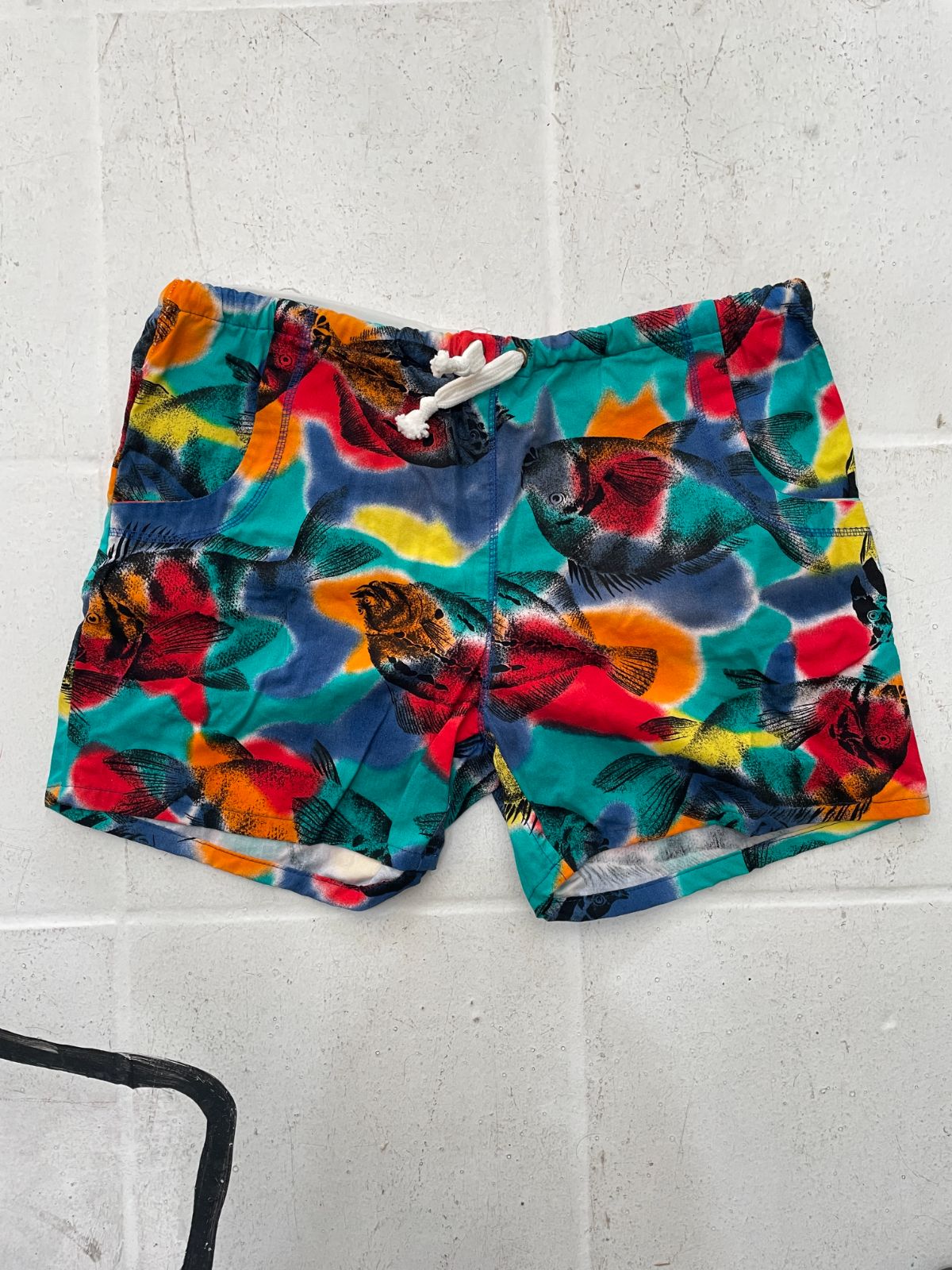 NEWPORT BLUE AWESOME! 1990S COLORFUL FISH PRINT SWIM TRUNKS WITH POCKETS, DRAWSTRING & INNER LINING in TEAL, RED, YELLOW