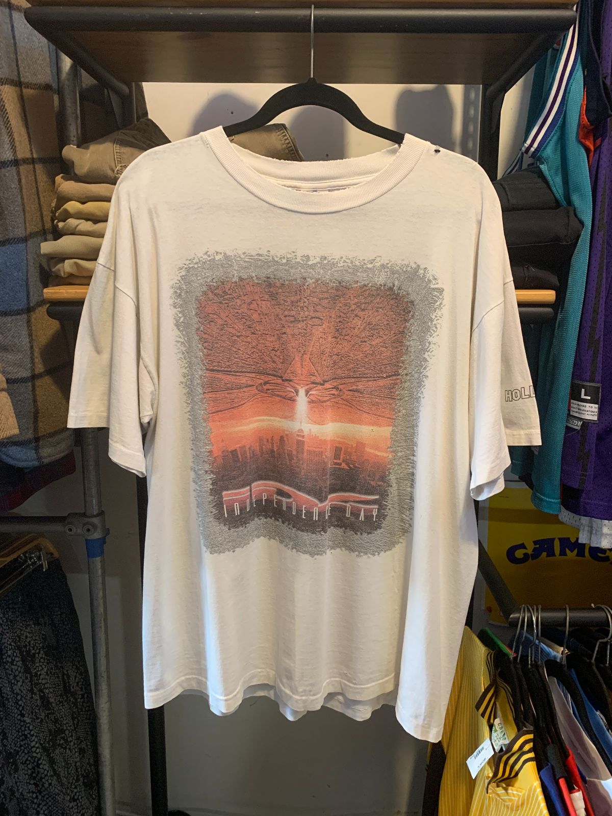 AAA *AS-IS* 1996 INDEPENDENCE DAY GRAPHIC SINGLE STITCH T-SHIRT HOLLYWOOD VIDEO PROMO in WHITE