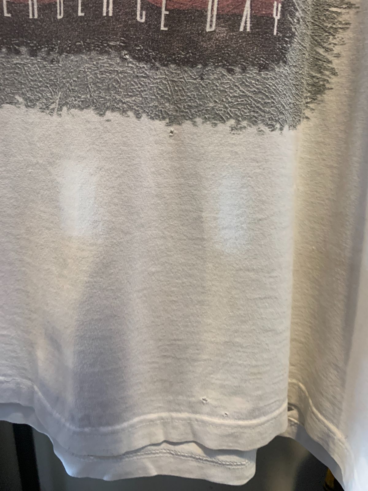 AAA *AS-IS* 1996 INDEPENDENCE DAY GRAPHIC SINGLE STITCH T-SHIRT HOLLYWOOD VIDEO PROMO in WHITE