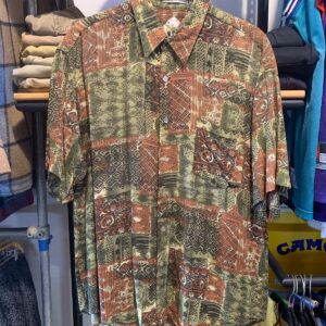 NEXT ORIGINAL FUN! 1990S DUOTONE BATIK STYLE BLOCK PRINT SHORT SLEEVE BUTTON DOWN SHIRT in GREEN, BROWN, BLACK