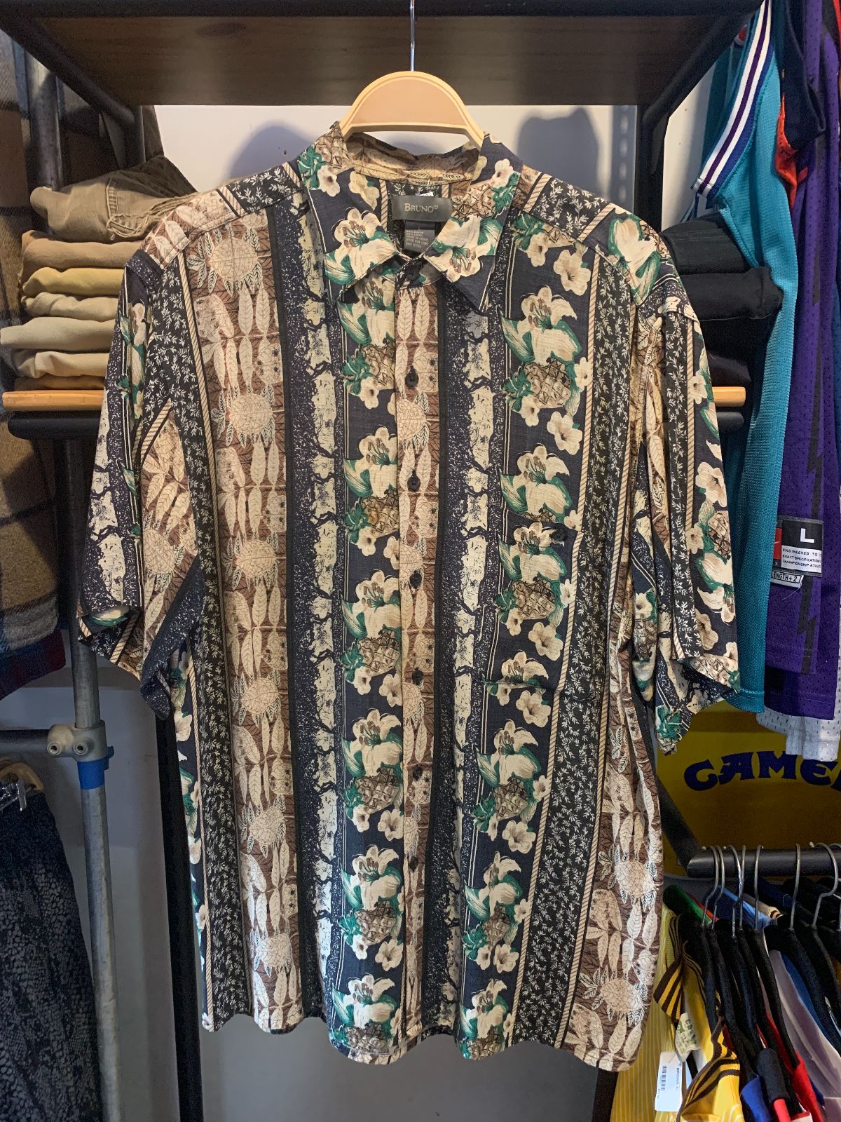 BRUNO 1990S TROPICAL PRINT RAYON & LINEN BLEND SHORT SLEEVE BUTTON DOWN SHIRT in BROWN, GREEN