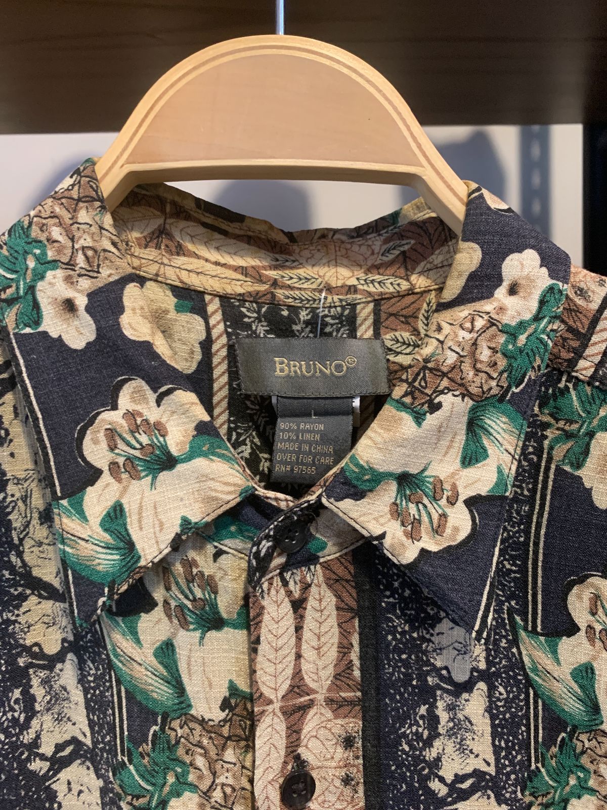 BRUNO 1990S TROPICAL PRINT RAYON & LINEN BLEND SHORT SLEEVE BUTTON DOWN SHIRT in BROWN, GREEN