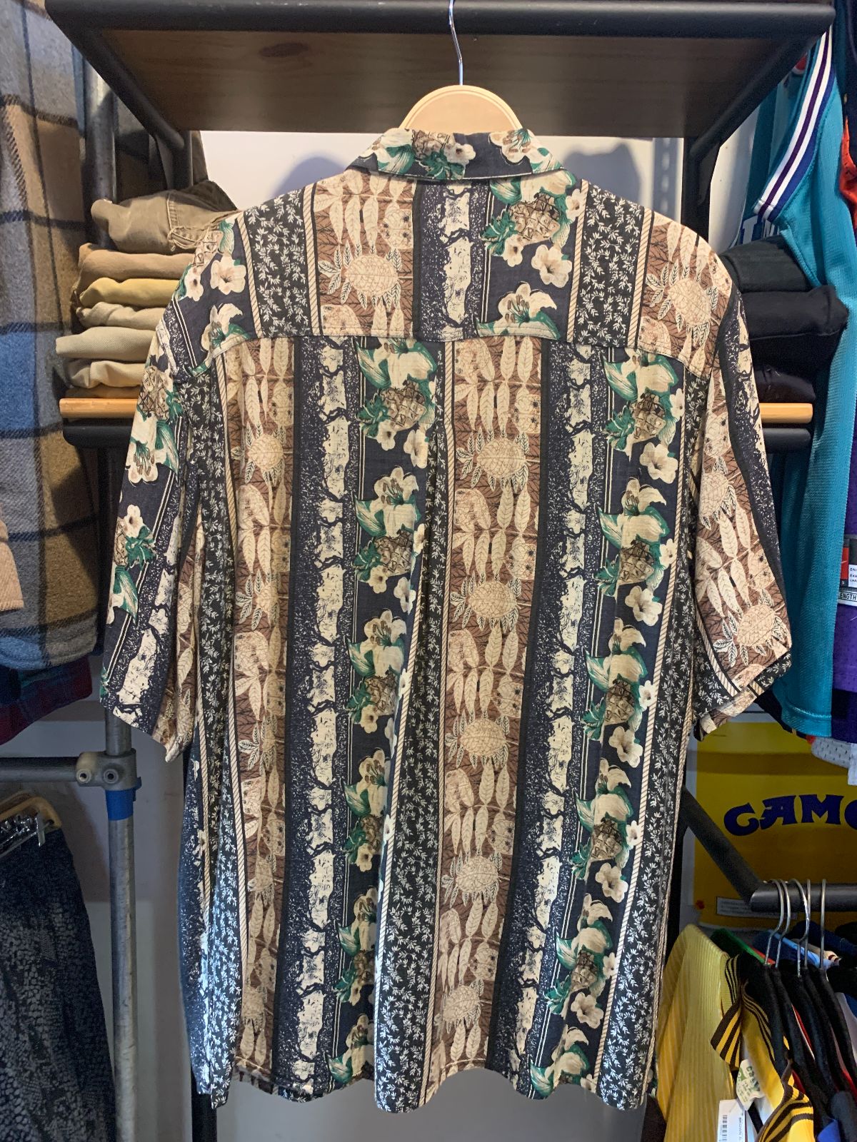 BRUNO 1990S TROPICAL PRINT RAYON & LINEN BLEND SHORT SLEEVE BUTTON DOWN SHIRT in BROWN, GREEN