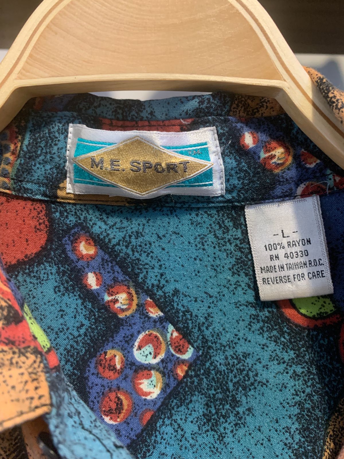 M.E. SPORT 1990S FUNKY PRINT SHORT SLEEVE BUTTON DOWN RAYON SHIRT in BLUE, ORNAGE