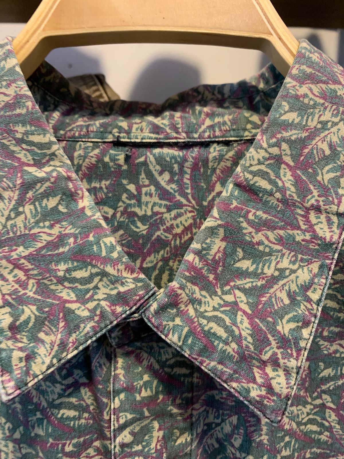 1990S 100% COTTON PALM PRINT LONG SLEEVE BUTTON DOWN SHIRT in GREEN, PURPLE