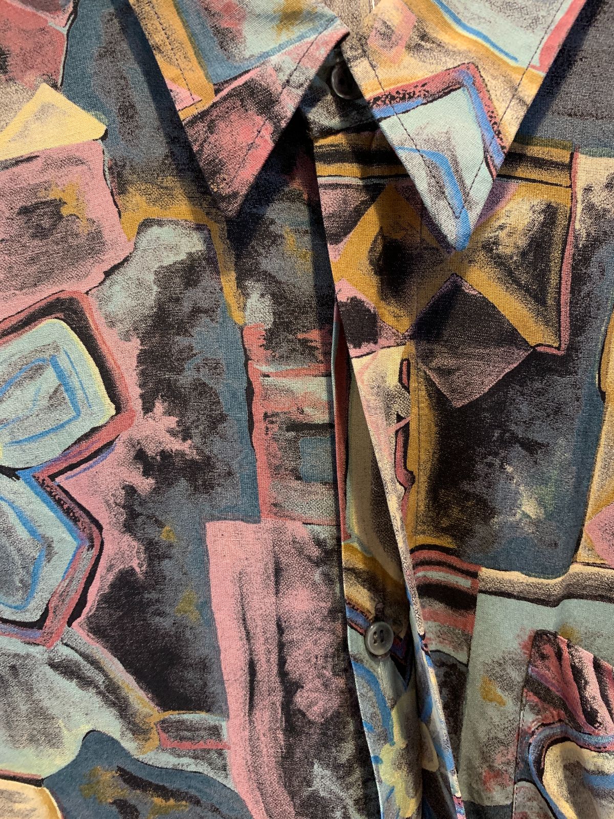 BONETTI 1990S MADE IN ITALY SHORT SLEEVE BUTTON DOWN SHIRT DARK PASTEL PRINTED RAYON in PURPLE, TEAL