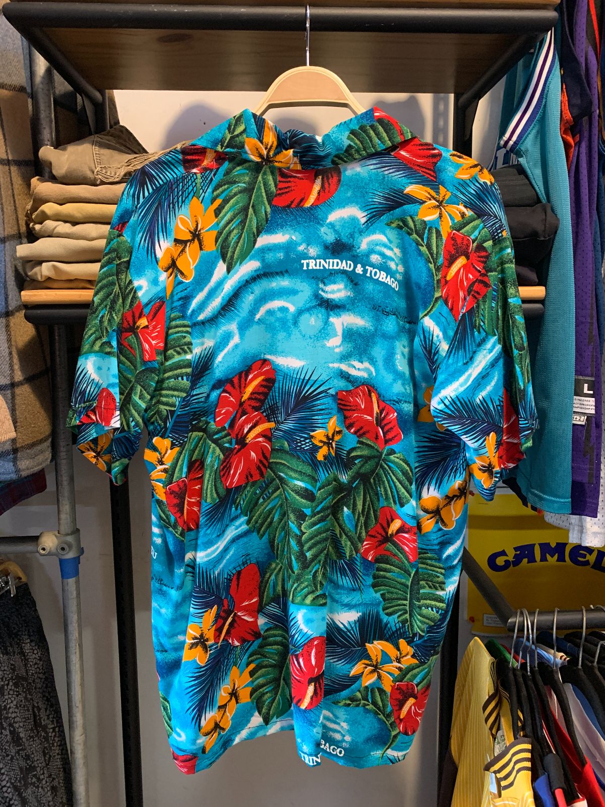SOUVENIR KING MENS BRIGHT! SLINKY HAWAIIAN PRINT SHIRT - TRINIDAD in BLUE, RED