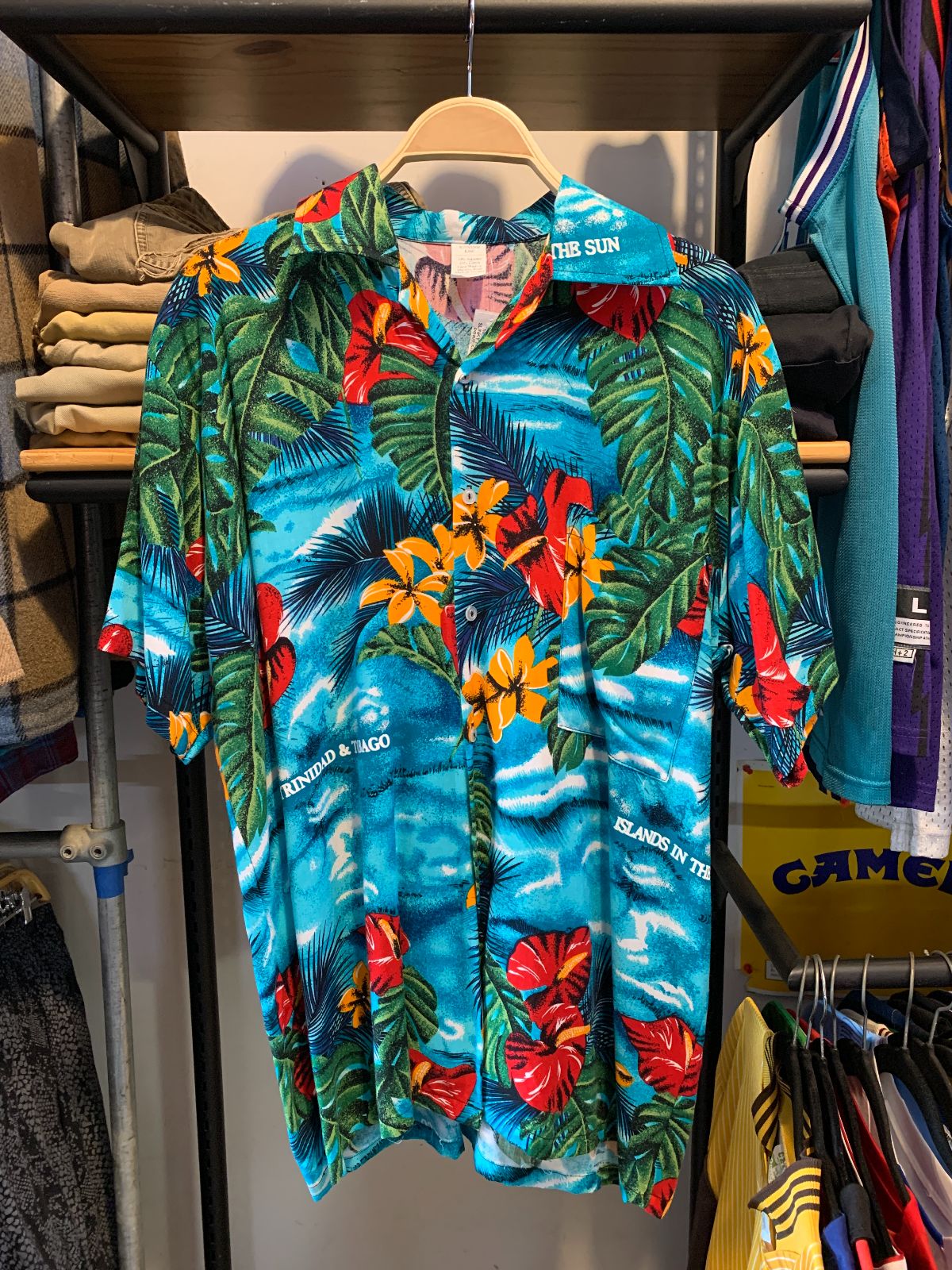 SOUVENIR KING MENS BRIGHT! SLINKY HAWAIIAN PRINT SHIRT - TRINIDAD in BLUE, RED