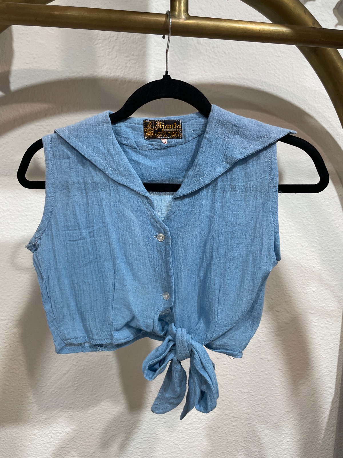 AJANTA SO CUTE! 1970S SLEEVELESS INDIAN COTTON TIE FRONT TOP in BLUE