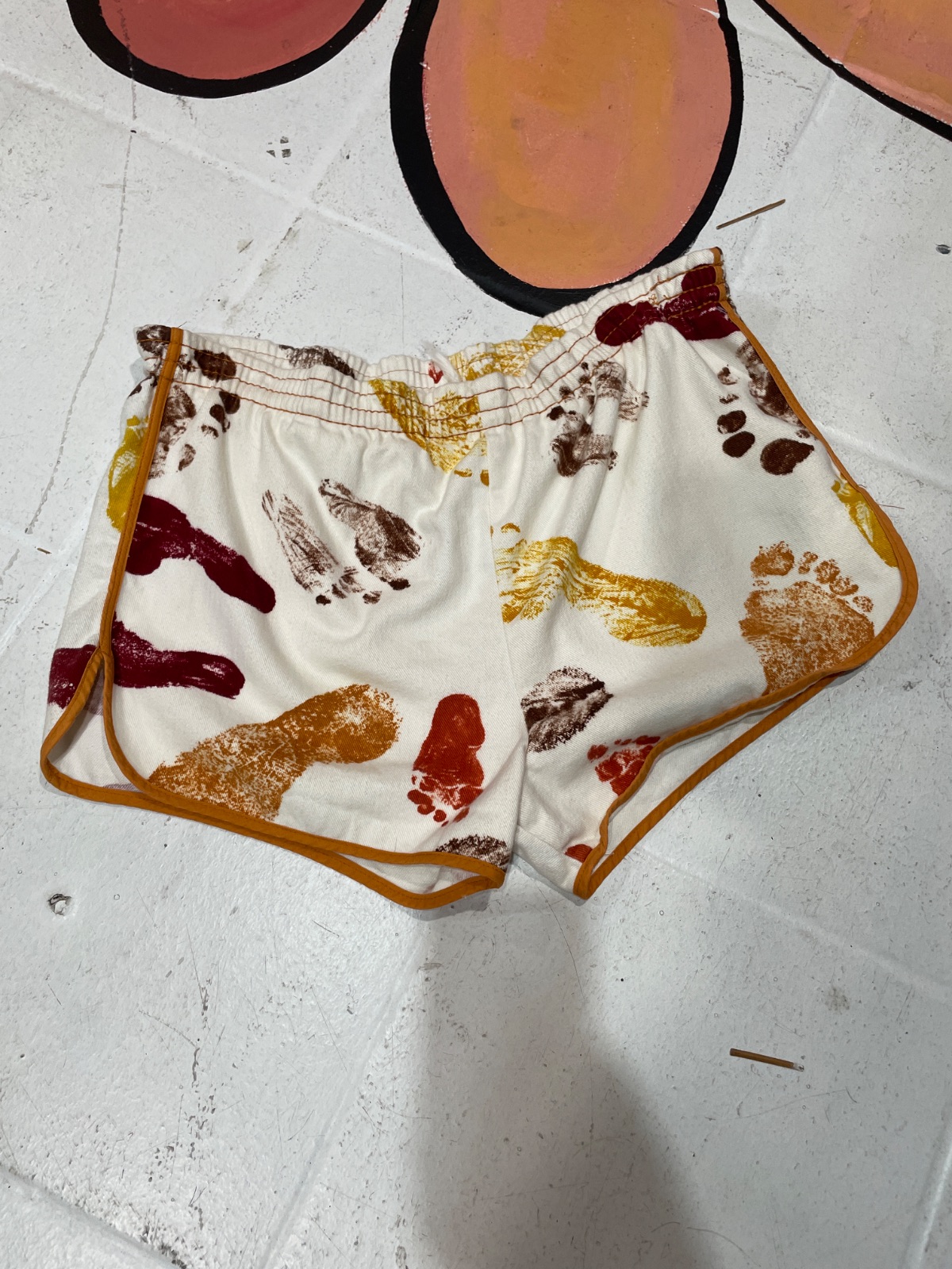 SO GOOD! RARE 1970S FOOTPRINT COTTON TWILL RUNNING SHORTS WITH ORANGE TRIM in WHITE, BROWN, ORANGE